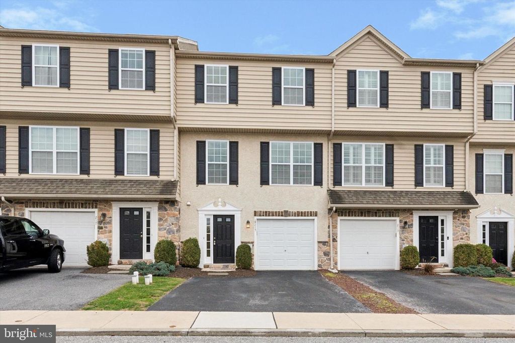 215 KENNEDY DR, Coatesville, PA 19320