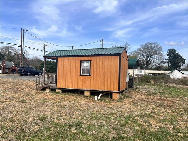 372 E Dalton Road, King, NC 27021