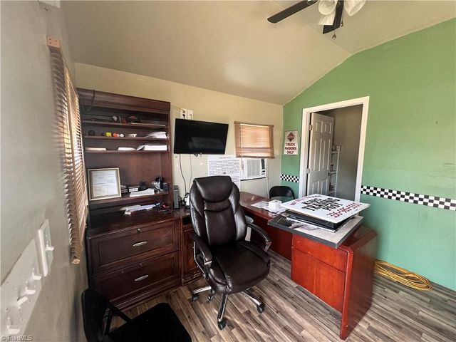 372 E Dalton Road, King, NC 27021
