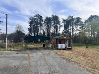372 E Dalton Road, King, NC 27021