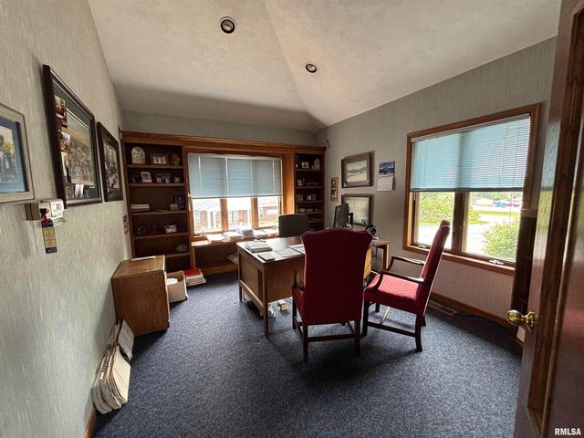 2444 E KIMBERLY Road, Davenport, IA 52807