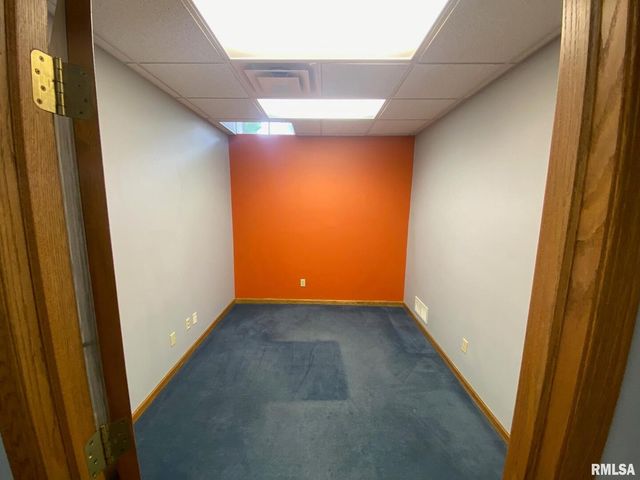 2444 E KIMBERLY Road, Davenport, IA 52807