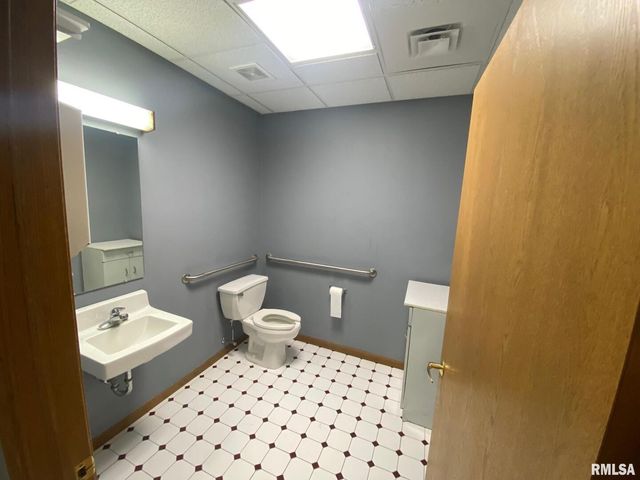 2444 E KIMBERLY Road, Davenport, IA 52807