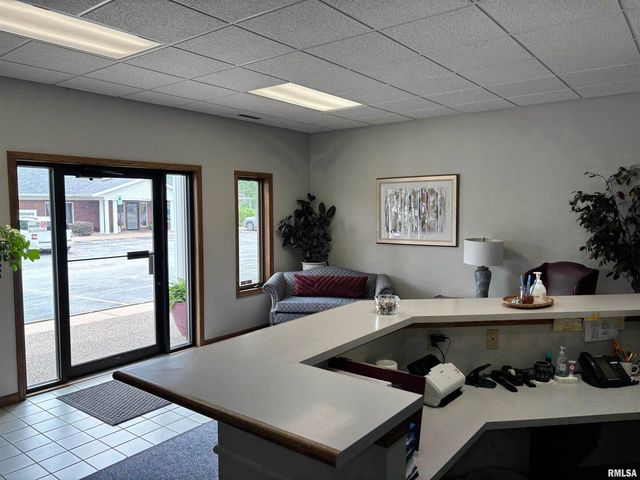 2444 E KIMBERLY Road, Davenport, IA 52807