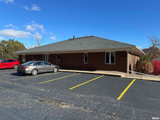 2444 E KIMBERLY Road, Davenport, IA 52807