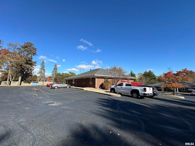 2444 E KIMBERLY Road, Davenport, IA 52807