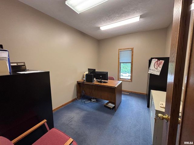 2444 E KIMBERLY Road, Davenport, IA 52807