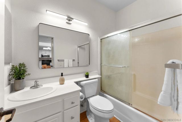 2250 Camino de la Reina 202, San Diego, CA 92108