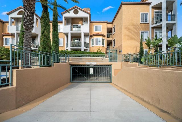 2250 Camino de la Reina 202, San Diego, CA 92108