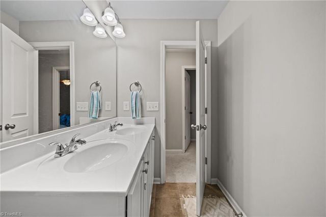 865 Winterside Lane, Winston-salem, NC 27107