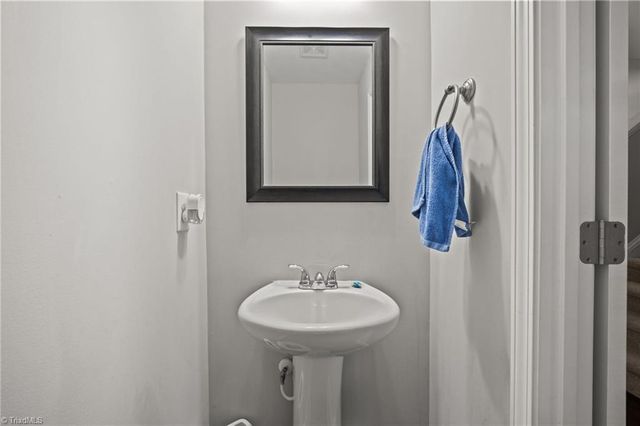 865 Winterside Lane, Winston-salem, NC 27107