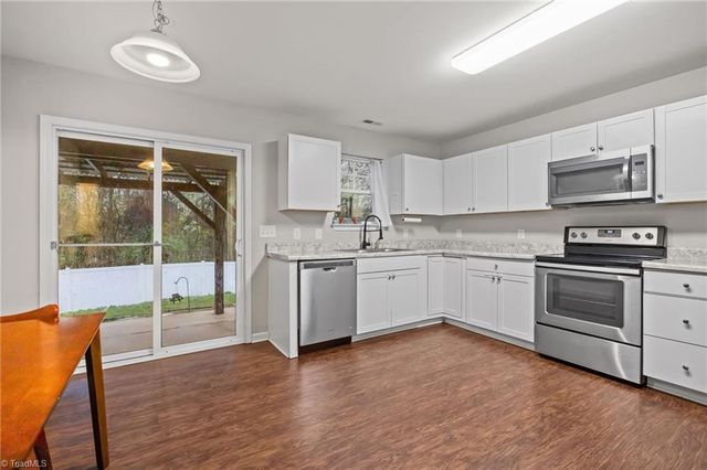 865 Winterside Lane, Winston-salem, NC 27107