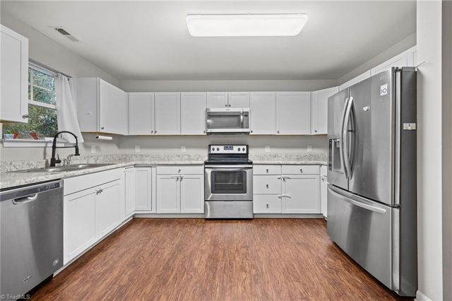 865 Winterside Lane, Winston-salem, NC 27107