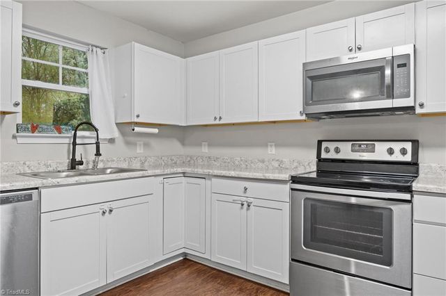 865 Winterside Lane, Winston-salem, NC 27107