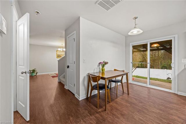 865 Winterside Lane, Winston-salem, NC 27107