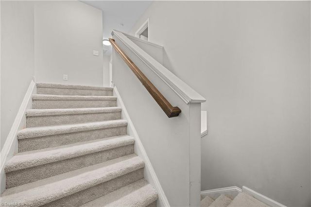 865 Winterside Lane, Winston-salem, NC 27107