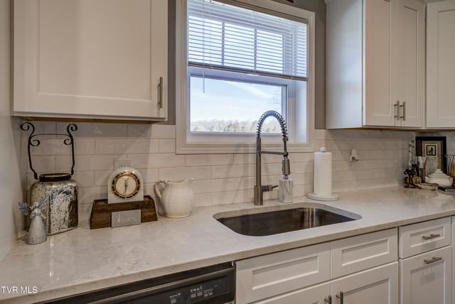 702 Hunts Terrace Drive, Kingsport, TN 37663