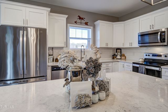 702 Hunts Terrace Drive, Kingsport, TN 37663