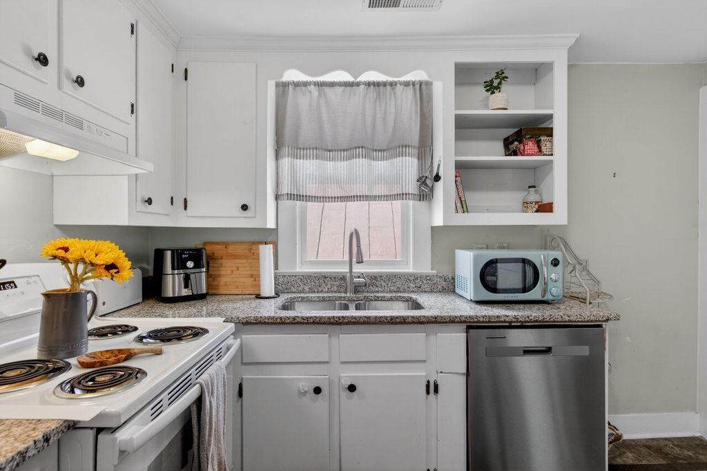 Image 29 of property listing at 435 Race Street, Charleston, SC 29403