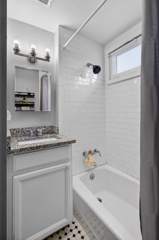 Image 38 of property listing at 435 Race Street, Charleston, SC 29403