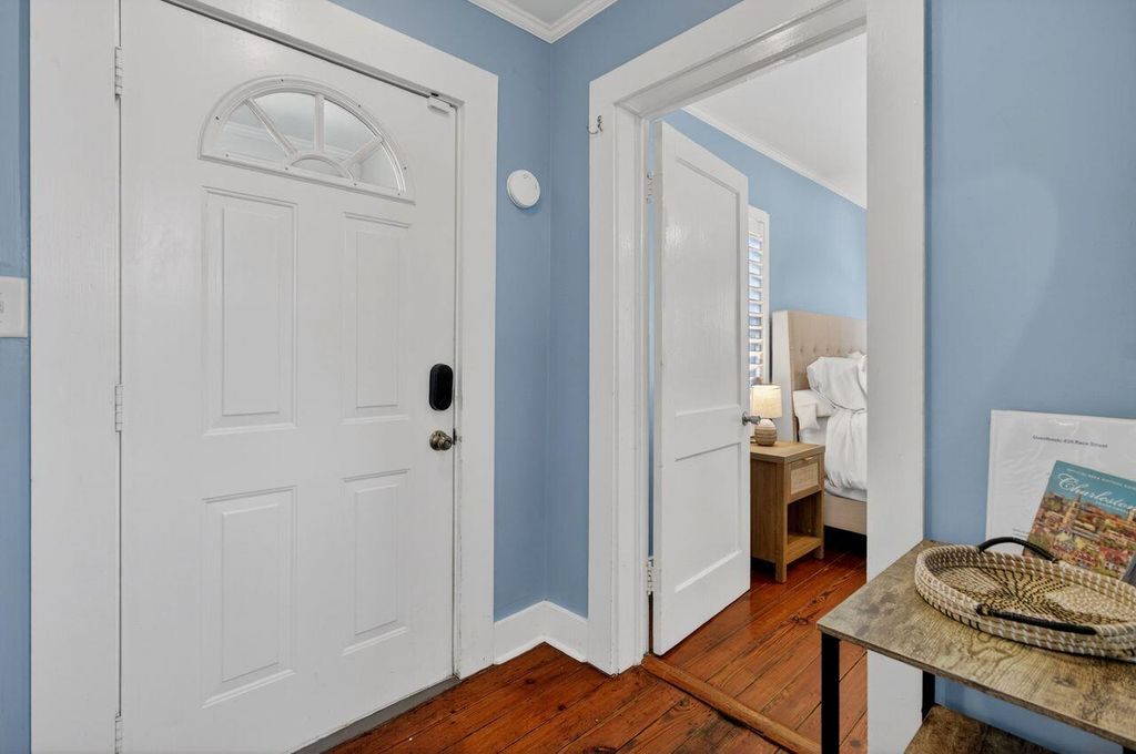 Image 6 of property listing at 435 Race Street, Charleston, SC 29403