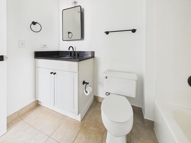 10 E ONTARIO Street 4205, Chicago, IL 60611
