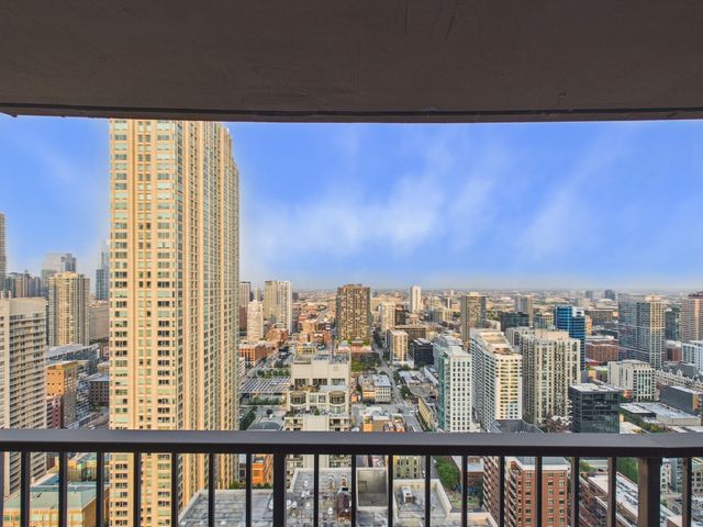 10 E ONTARIO Street 4205, Chicago, IL 60611