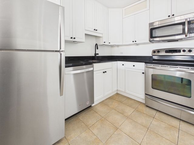 10 E ONTARIO Street 4205, Chicago, IL 60611
