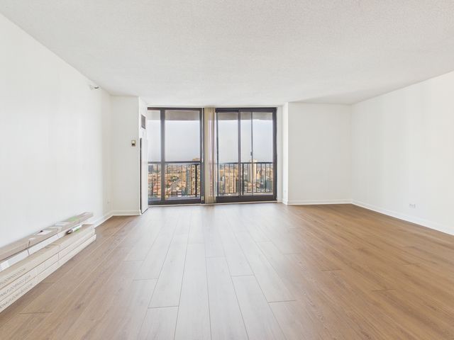 10 E ONTARIO Street 4205, Chicago, IL 60611