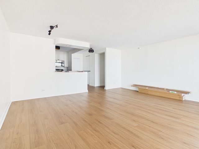 10 E ONTARIO Street 4205, Chicago, IL 60611