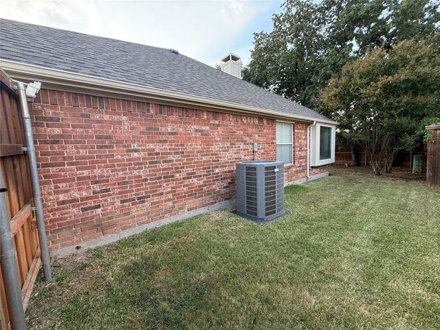 9005 Trails Edge Drive, North Richland Hills, TX 76182