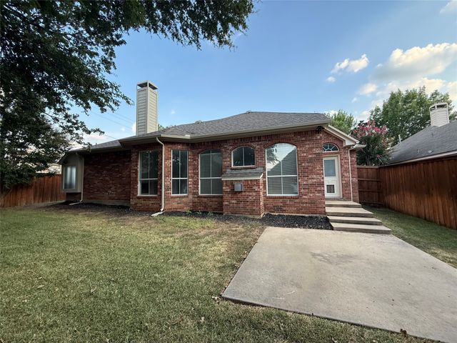 9005 Trails Edge Drive, North Richland Hills, TX 76182