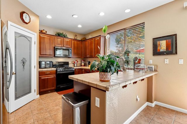 2489 W Burberry Way, Sacramento, CA 95835