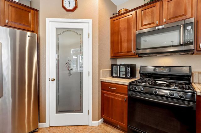 2489 W Burberry Way, Sacramento, CA 95835