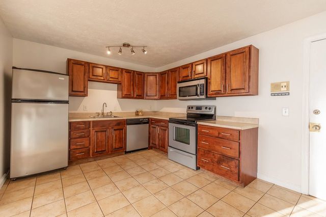 39 Old Hackett Hill Rd Apt 3F, Manchester, NH 03102