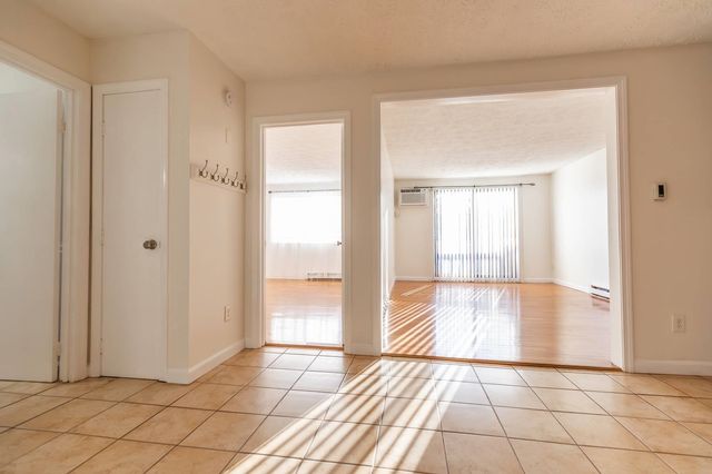 39 Old Hackett Hill Rd Apt 3F, Manchester, NH 03102