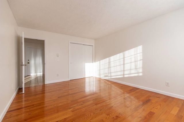 39 Old Hackett Hill Rd Apt 3F, Manchester, NH 03102