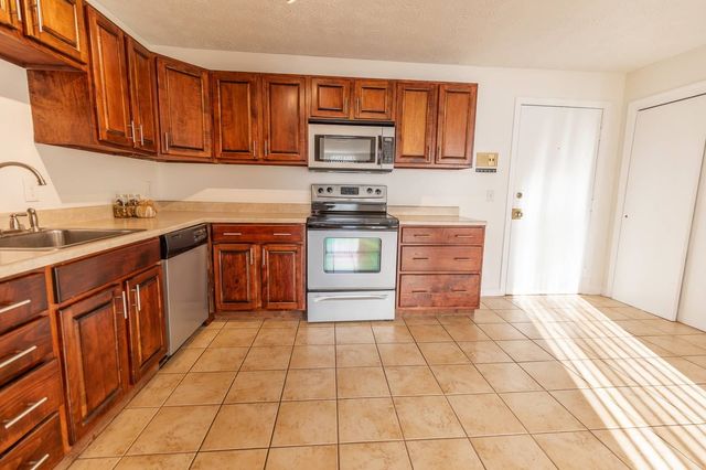 39 Old Hackett Hill Rd Apt 3F, Manchester, NH 03102