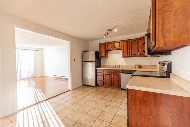 39 Old Hackett Hill Rd Apt 3F, Manchester, NH 03102