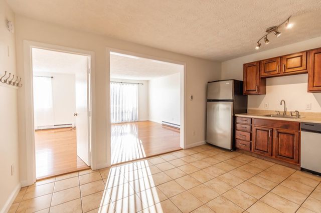 39 Old Hackett Hill Rd Apt 3F, Manchester, NH 03102