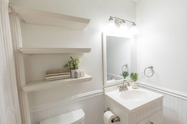 39 Old Hackett Hill Rd Apt 3F, Manchester, NH 03102