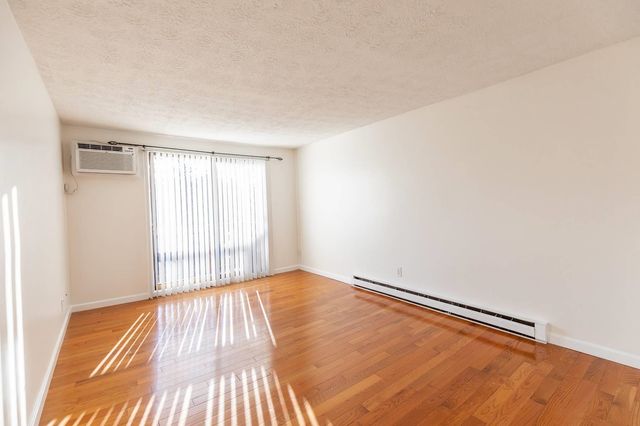 39 Old Hackett Hill Rd Apt 3F, Manchester, NH 03102