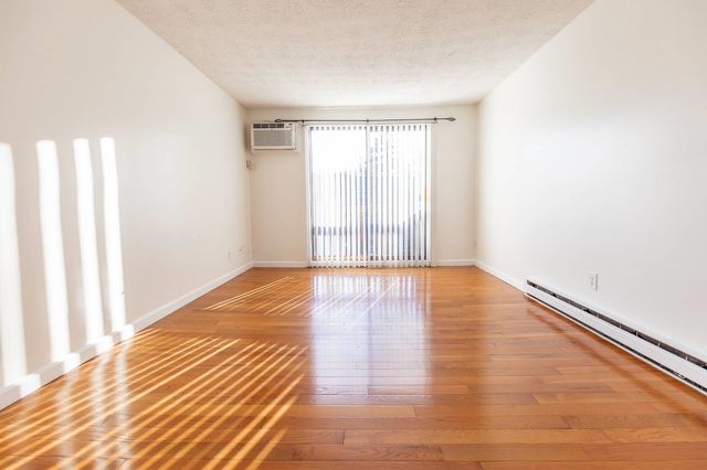 39 Old Hackett Hill Rd Apt 3F, Manchester, NH 03102