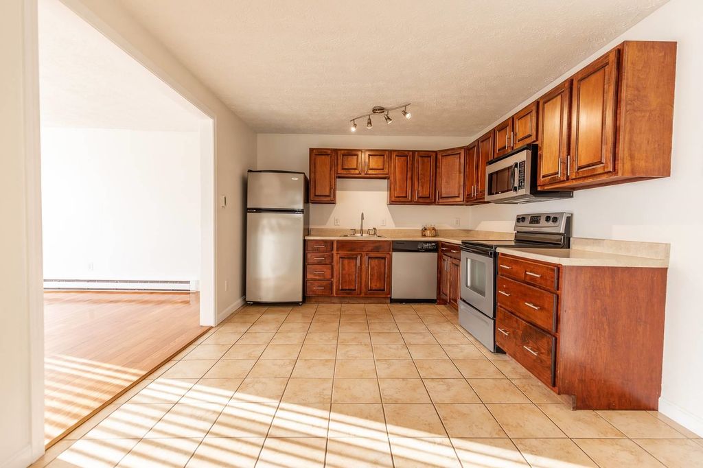 39 Old Hackett Hill Rd Apt 3F, Manchester, NH 03102