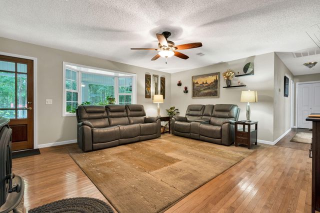 718 Dewind Drive, Pikeville, TN 37367