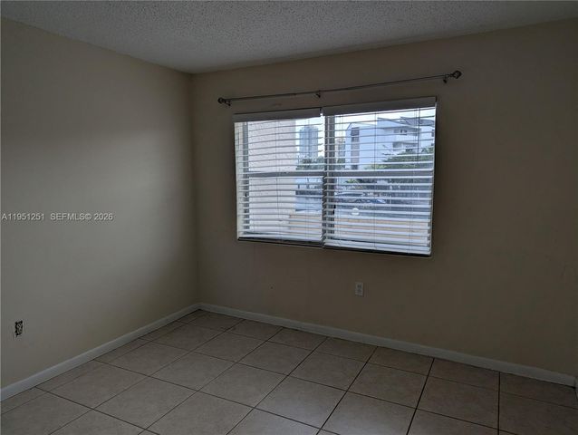 3948 NE 169th St 203, North Miami Beach, FL 33160