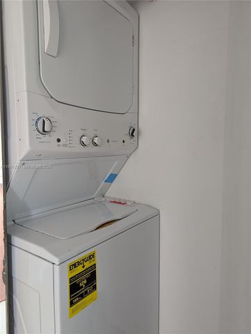 3948 NE 169th St 203, North Miami Beach, FL 33160