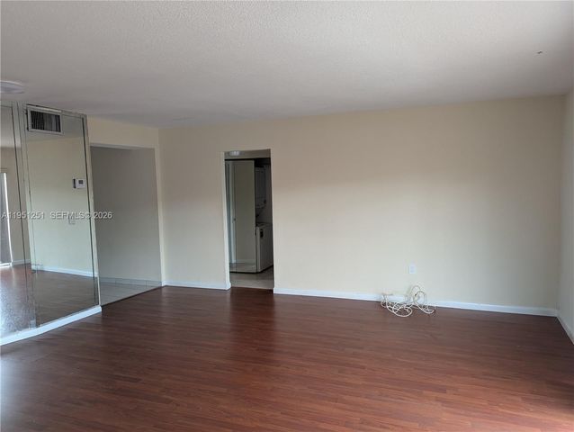 3948 NE 169th St 203, North Miami Beach, FL 33160