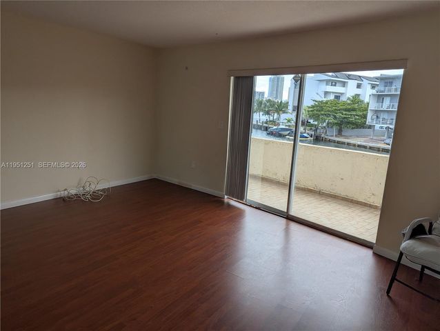 3948 NE 169th St 203, North Miami Beach, FL 33160