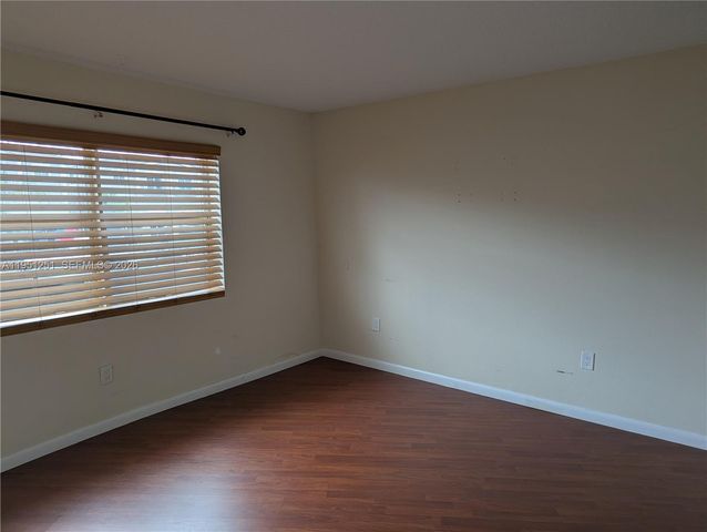 3948 NE 169th St 203, North Miami Beach, FL 33160